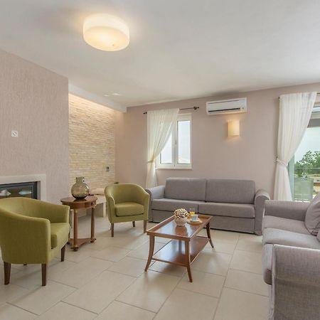 Villa Sterpazzi - Near Porec With Sea View, Private Jacuzzi, Sauna And Pool Višnjan Kültér fotó