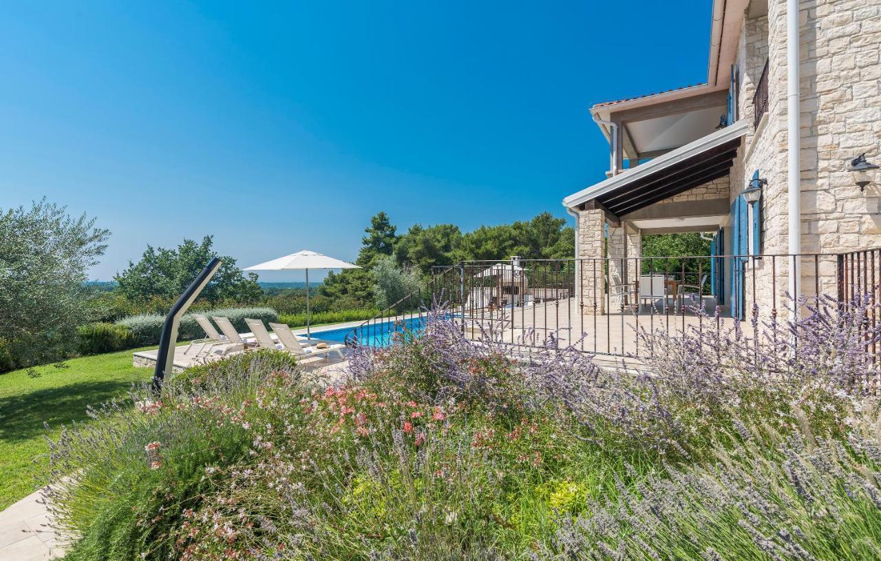Villa Sterpazzi - Near Porec With Sea View, Private Jacuzzi, Sauna And Pool Višnjan Kültér fotó