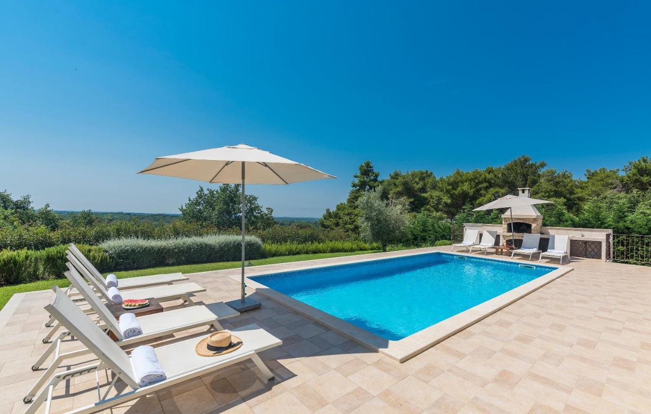 Villa Sterpazzi - Near Porec With Sea View, Private Jacuzzi, Sauna And Pool Višnjan Kültér fotó