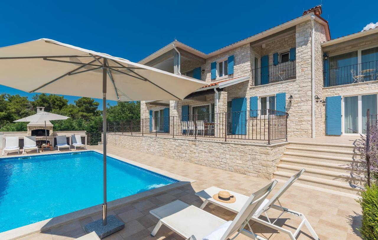 Villa Sterpazzi - Near Porec With Sea View, Private Jacuzzi, Sauna And Pool Višnjan Kültér fotó