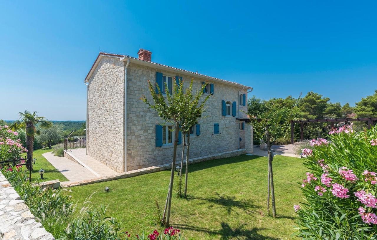 Villa Sterpazzi - Near Porec With Sea View, Private Jacuzzi, Sauna And Pool Višnjan Kültér fotó