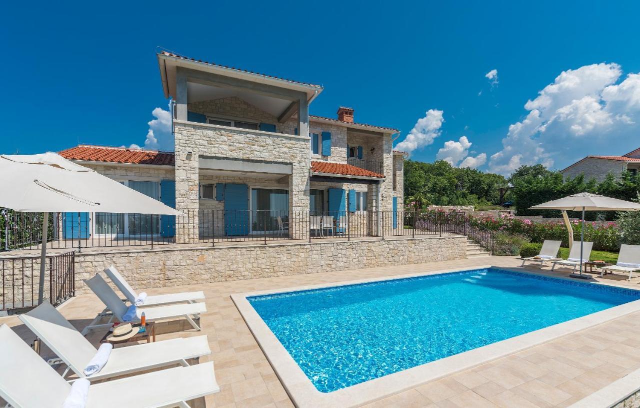 Villa Sterpazzi - Near Porec With Sea View, Private Jacuzzi, Sauna And Pool Višnjan Kültér fotó