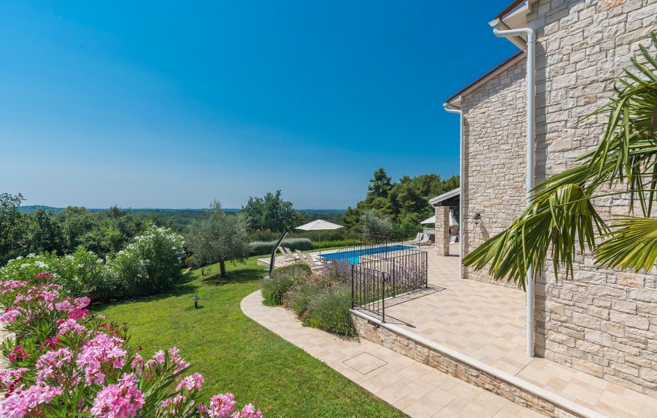 Villa Sterpazzi - Near Porec With Sea View, Private Jacuzzi, Sauna And Pool Višnjan Kültér fotó