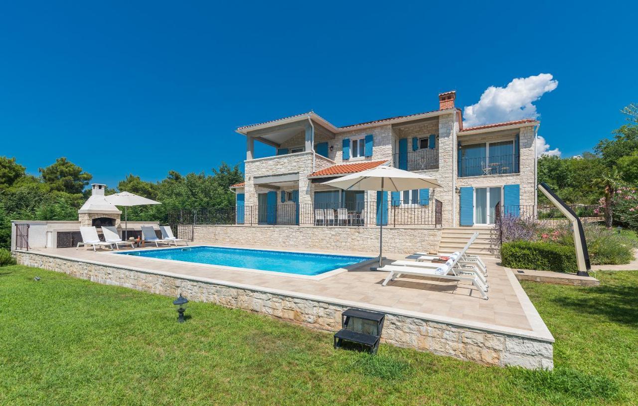 Villa Sterpazzi - Near Porec With Sea View, Private Jacuzzi, Sauna And Pool Višnjan Kültér fotó