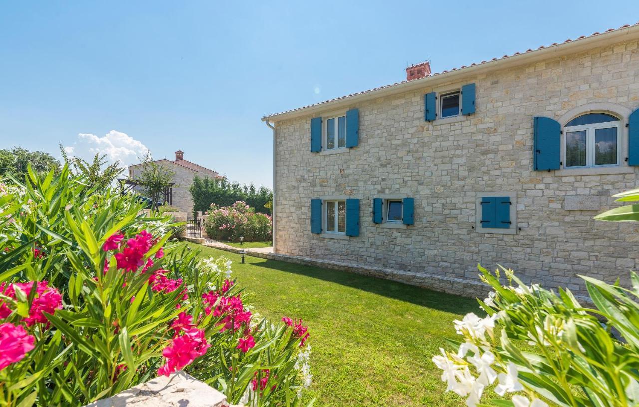 Villa Sterpazzi - Near Porec With Sea View, Private Jacuzzi, Sauna And Pool Višnjan Kültér fotó