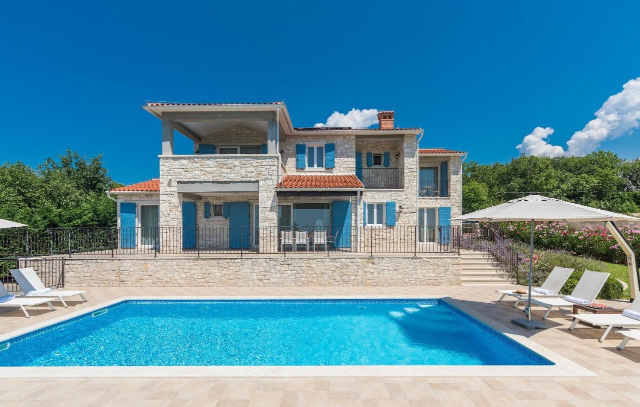 Villa Sterpazzi - Near Porec With Sea View, Private Jacuzzi, Sauna And Pool Višnjan Kültér fotó