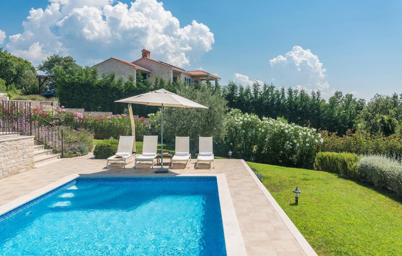 Villa Sterpazzi - Near Porec With Sea View, Private Jacuzzi, Sauna And Pool Višnjan Kültér fotó