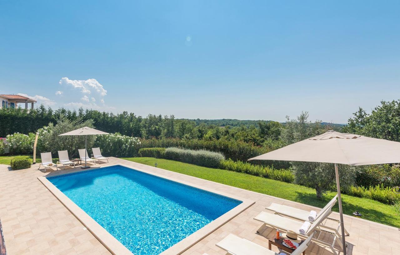 Villa Sterpazzi - Near Porec With Sea View, Private Jacuzzi, Sauna And Pool Višnjan Kültér fotó