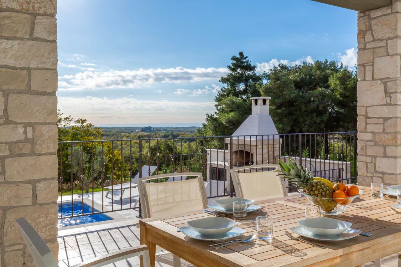 Villa Sterpazzi - Near Porec With Sea View, Private Jacuzzi, Sauna And Pool Višnjan Kültér fotó