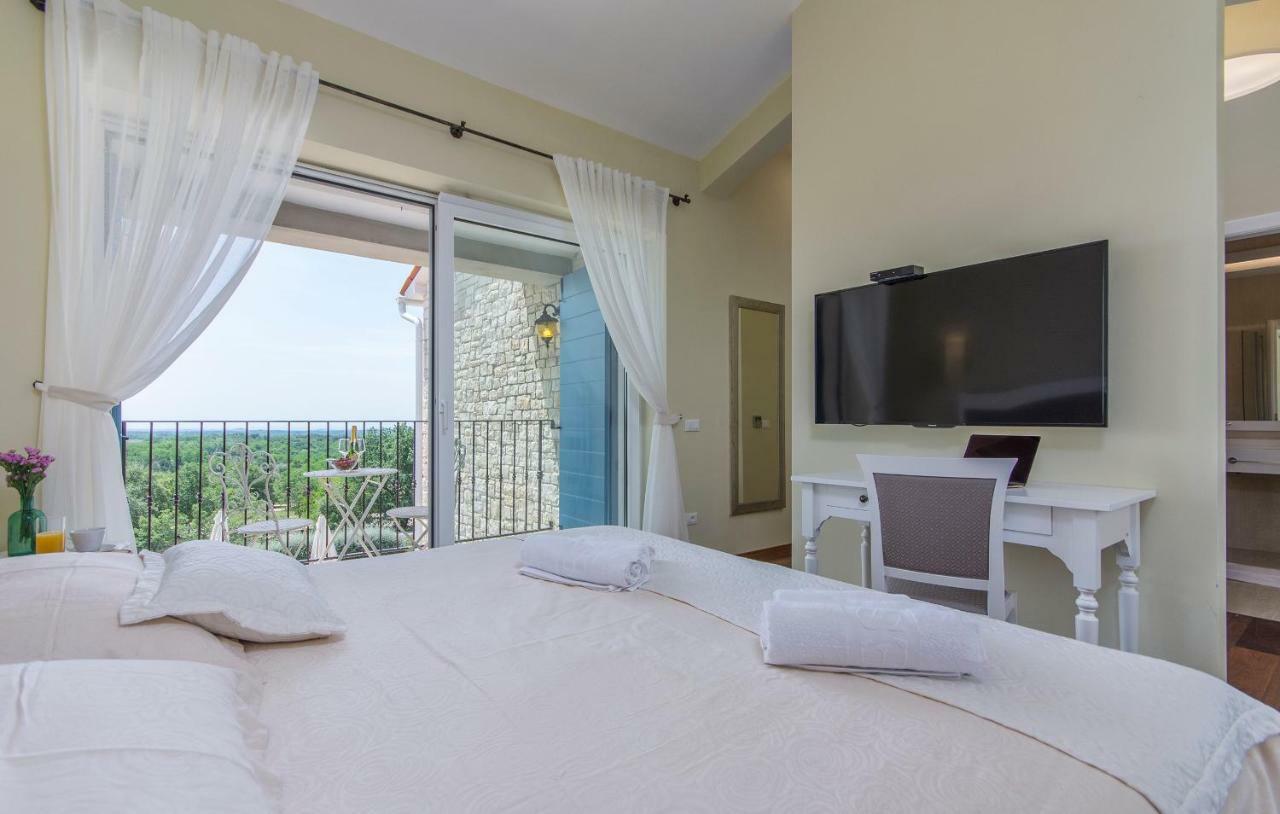 Villa Sterpazzi - Near Porec With Sea View, Private Jacuzzi, Sauna And Pool Višnjan Kültér fotó