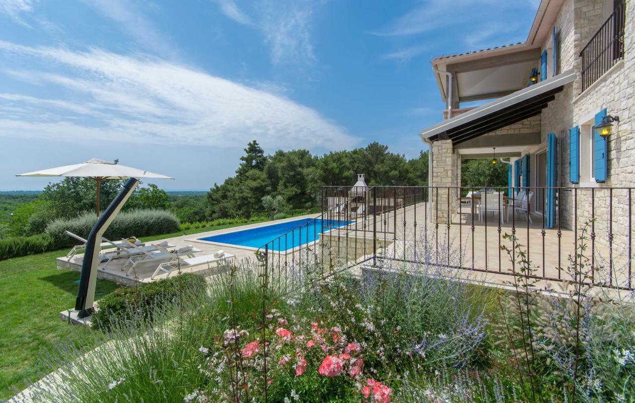 Villa Sterpazzi - Near Porec With Sea View, Private Jacuzzi, Sauna And Pool Višnjan Kültér fotó