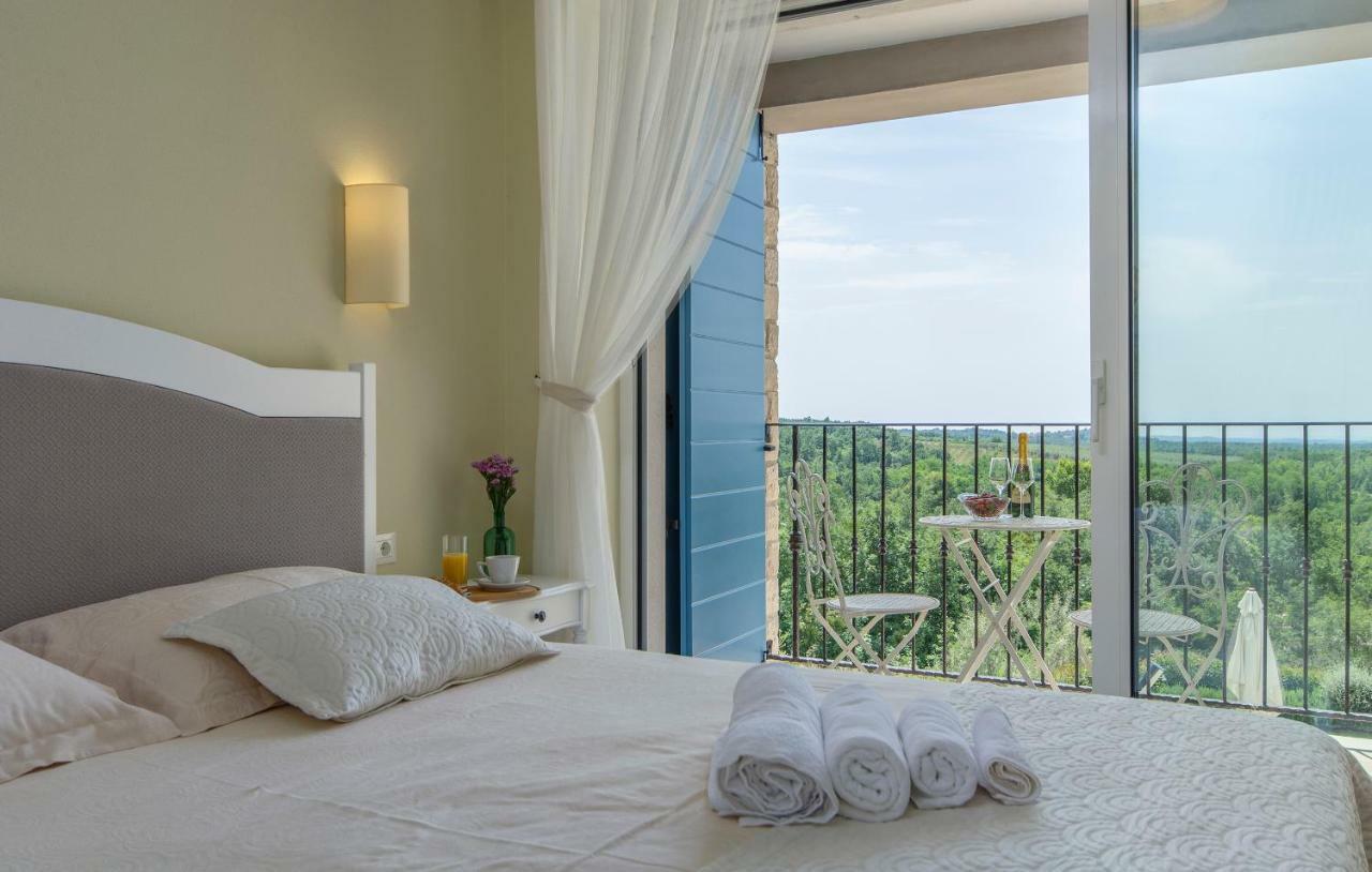 Villa Sterpazzi - Near Porec With Sea View, Private Jacuzzi, Sauna And Pool Višnjan Kültér fotó