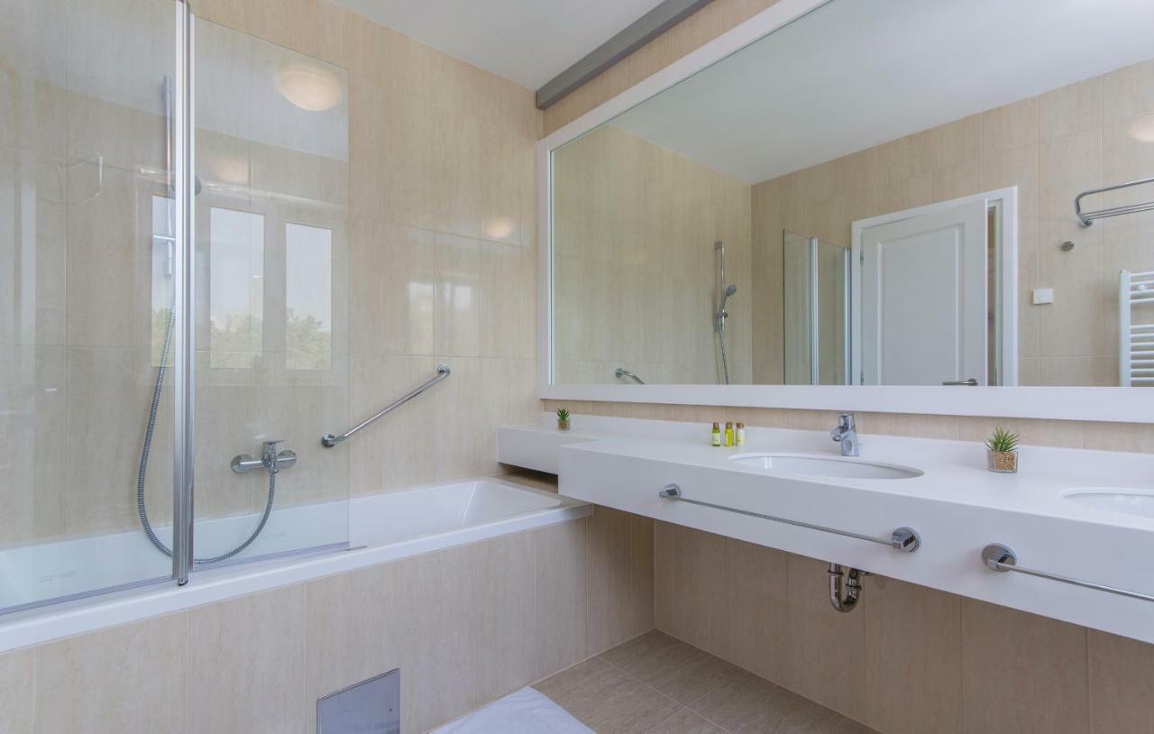 Villa Sterpazzi - Near Porec With Sea View, Private Jacuzzi, Sauna And Pool Višnjan Kültér fotó