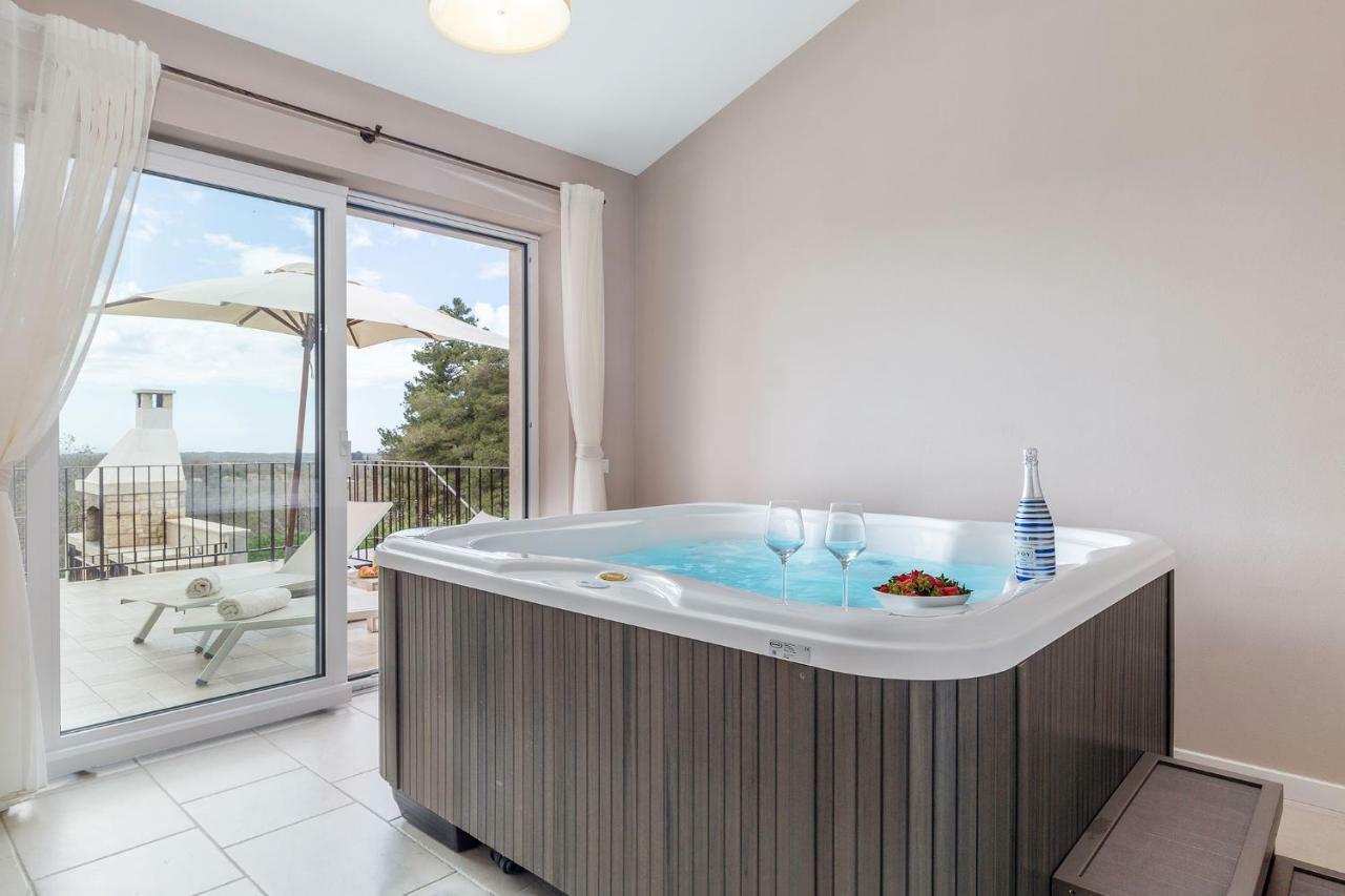 Villa Sterpazzi - Near Porec With Sea View, Private Jacuzzi, Sauna And Pool Višnjan Kültér fotó