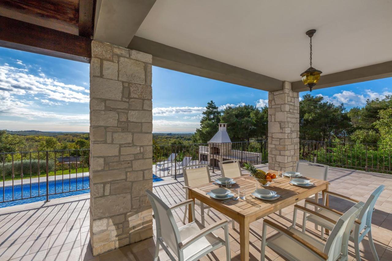 Villa Sterpazzi - Near Porec With Sea View, Private Jacuzzi, Sauna And Pool Višnjan Kültér fotó
