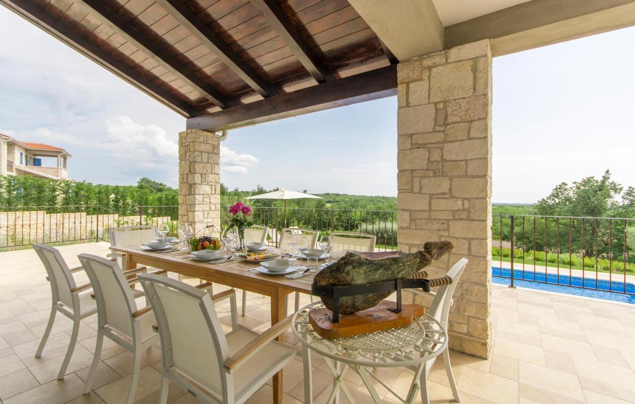 Villa Sterpazzi - Near Porec With Sea View, Private Jacuzzi, Sauna And Pool Višnjan Kültér fotó